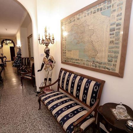 Отель Well Come - Palazzo Reale Неаполь Экстерьер фото