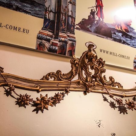 Отель Well Come - Palazzo Reale Неаполь Экстерьер фото