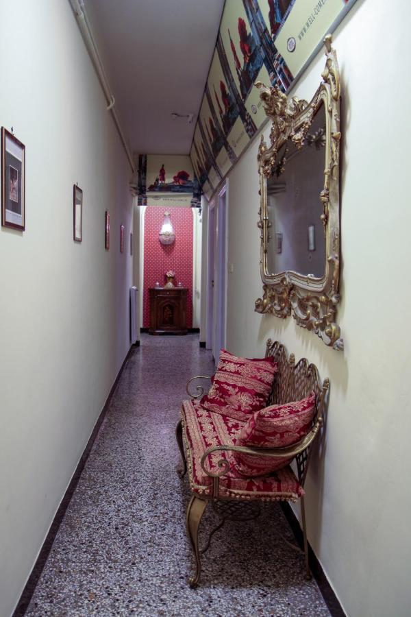 Отель Well Come - Palazzo Reale Неаполь Экстерьер фото