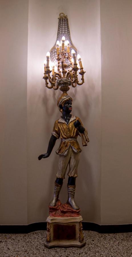 Отель Well Come - Palazzo Reale Неаполь Экстерьер фото